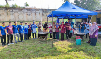 Program Komuniti CSR Memasak Bubur Asyura di Sekolah Kebangsaan Gambang, Kuantan anjuran Kelab Kebajikan BAKTI, Fakulti Teknologi Kejuruteraan Awam, UMPSA pada 25 Julai 2024  
